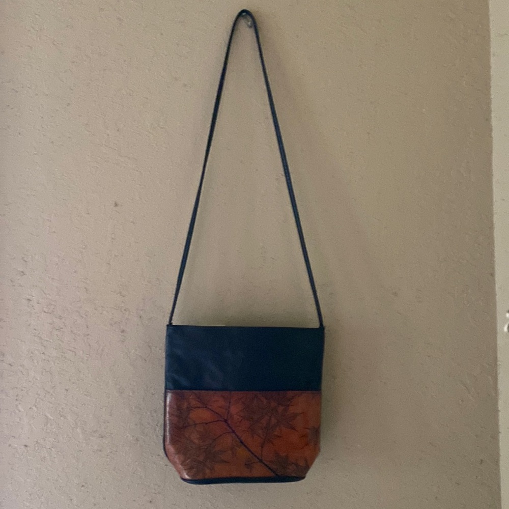 Beautiful Leaf engraved crossover purse